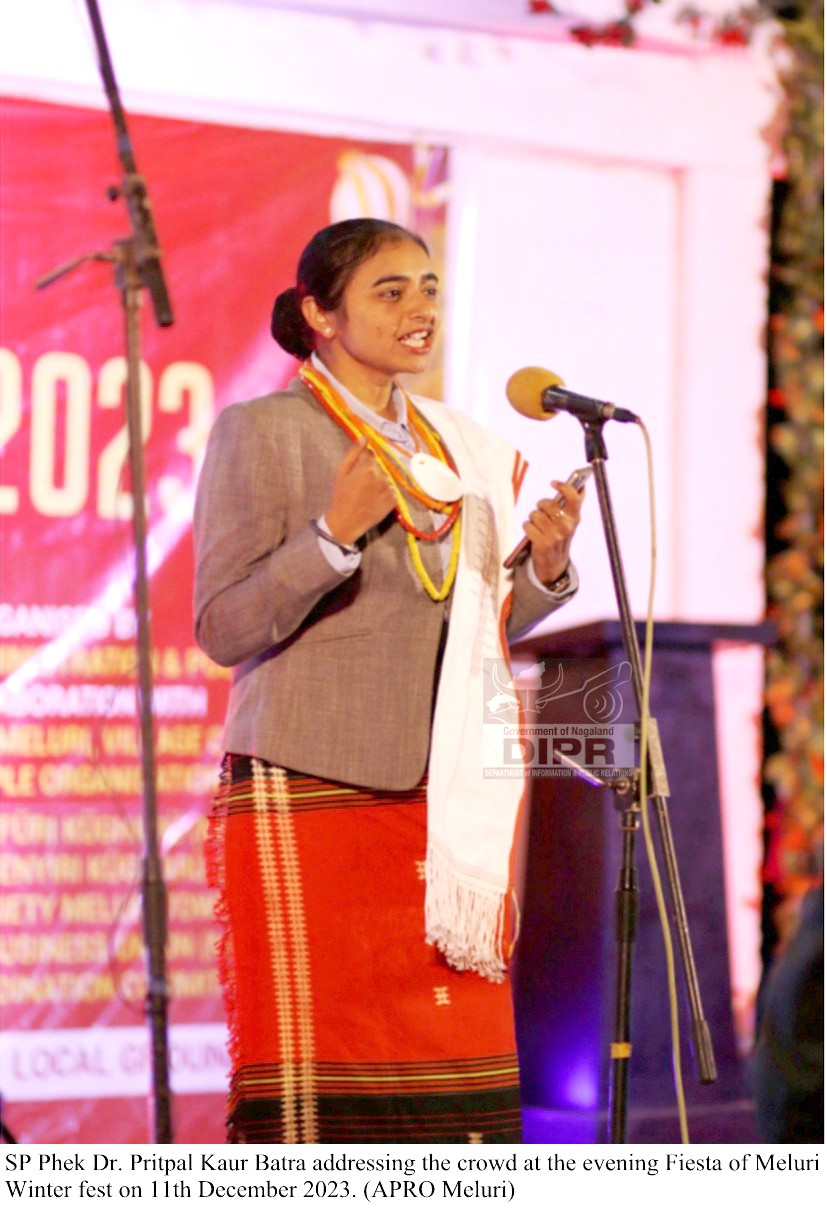 Dr Pritpal Kaur Batra, IPS addressing the evening fiesta of Meluri Winter Fest on December 11. (DIPR Photo)